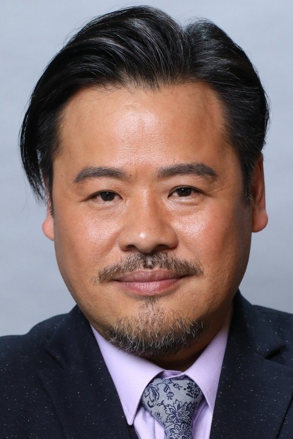 韋家雄